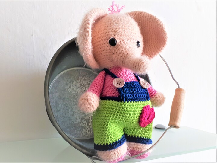 Handgefertigter Elefant "Rüsselchen" - Perfekt für Häkelliebhaber