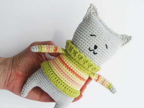 Amigurumi Cat in Sweater