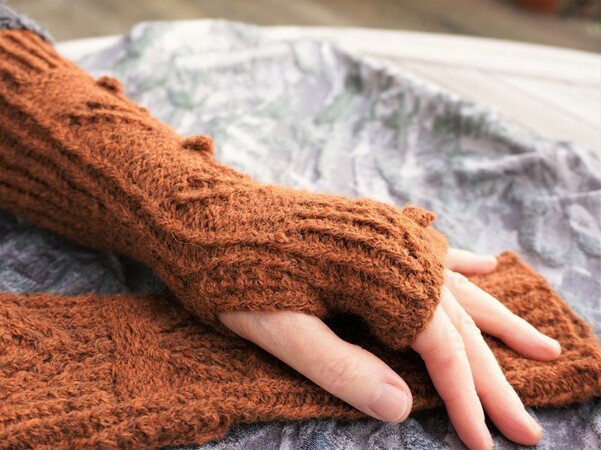 Cuffs / Fingerless Mitts "Winter's Dreams", knitting pattern