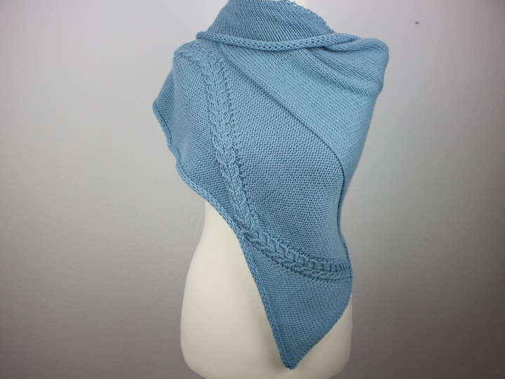 Strickanleitung Tuch "Wandernde Zöpfe"