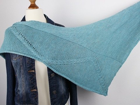 Strickanleitung Tuch "Wandernde Zöpfe"