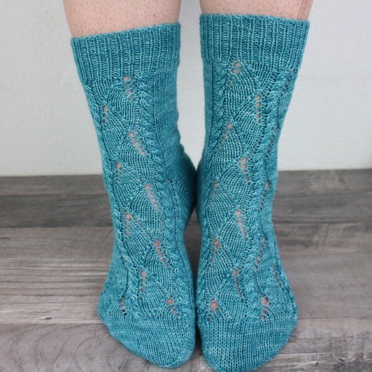 Strickanleitung Socken Morning Dew – Zopf- & Ajourmuster Socken – PDF