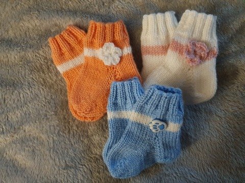 Strickanleitung für Babysöckchen in Größe 50/56 und 62/68