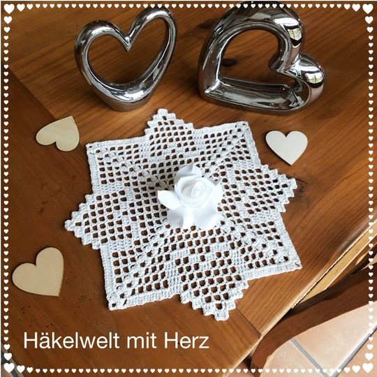 Häkeln / Kleines Deckchen "Herzensfreude"