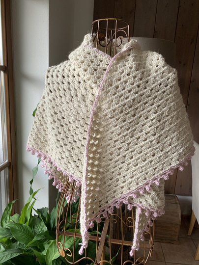 Weiches Häkeltuch aus Alpaka "Rose Buds"