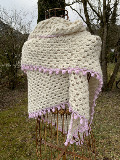 Weiches Häkeltuch aus Alpaka "Rose Buds"