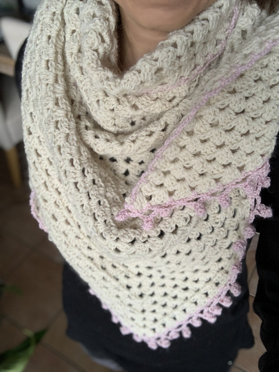 Weiches Häkeltuch aus Alpaka "Rose Buds"