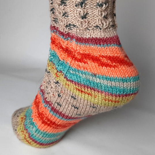 Socken stricken so einfach wie noch nie! Fixe Ferse mit Zopfmuster, Toe-Up, Gr.34-45