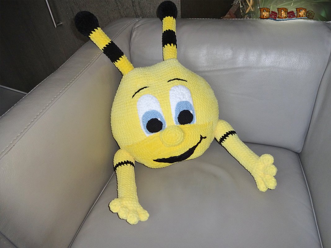 Kuschel Kissen ANNA Bienchen - gehäkelt von Dadade - Bild 5