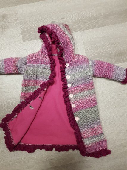 Strickanleitung Kindermantel mit gehäkelter Rüsche und Futter! - Bild 5