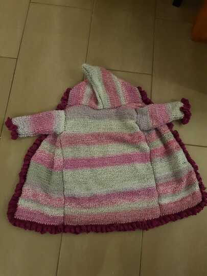 Strickanleitung Kindermantel mit gehäkelter Rüsche und Futter!