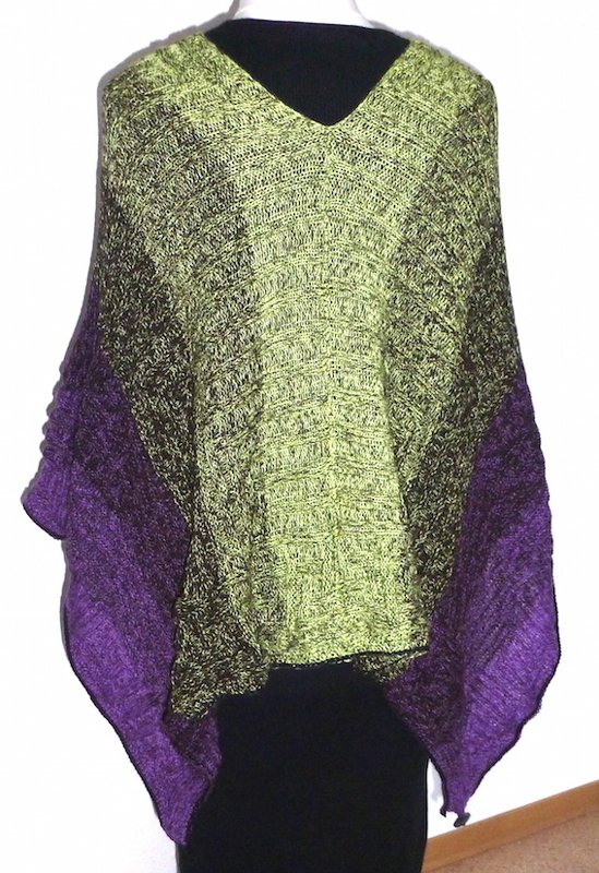 Mystikuss - variabler Poncho aus Farbverlaufsgarn - Bild 2