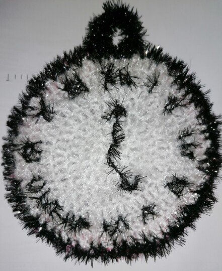 Häkel-Guide: Waschbare Uhr aus Schwammgarn – Geschenkidee für Zuhause