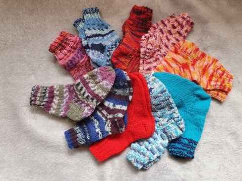 Strickanleitung für Kindersocken aus Wollresten in Größe 22/23 und 24/25