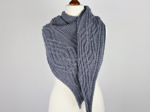 Strickanleitung Dreieckstuch mit Zopfmuster – Strukturmuster - Asymmetrisch