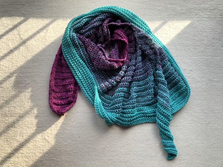 Pattern asymmetrical shawl Elsa, 2 versions