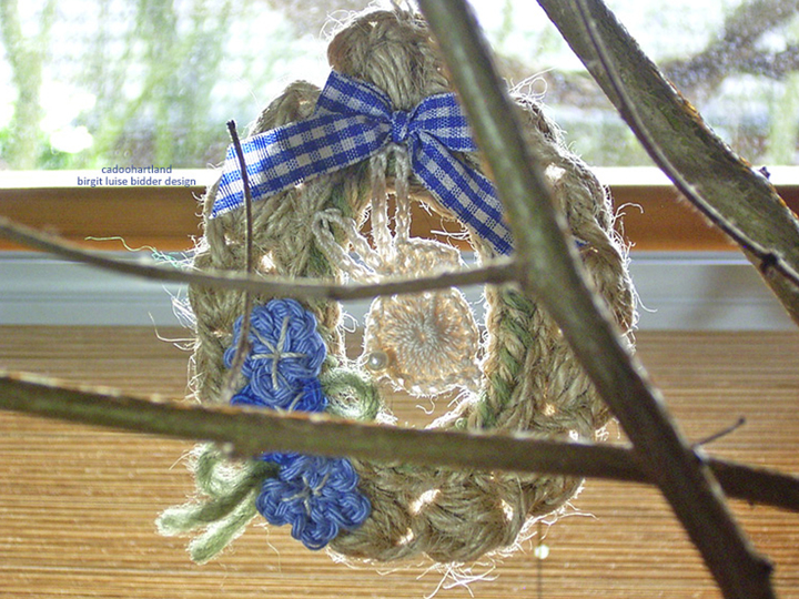 Osterkranz häkeln - Jute Eierkringel mit Hase - Landhaushänger Jute, Deko