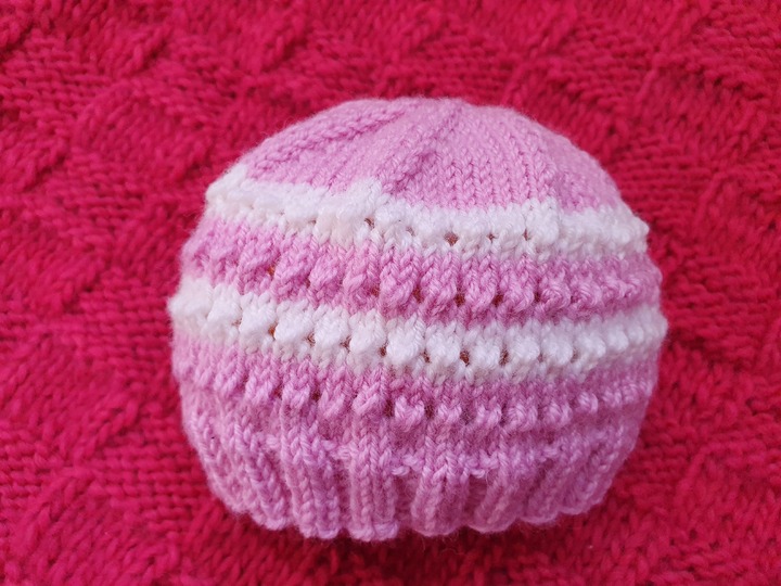 Strickanleitung Mütze mit Lochmuster Größe 56/62