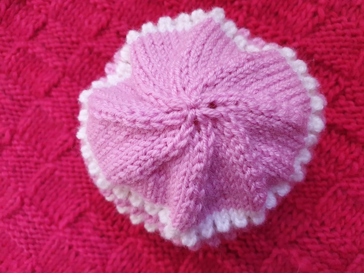 Strickanleitung Mütze mit Lochmuster Größe 56/62