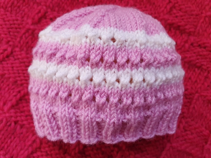 Strickanleitung Mütze mit Lochmuster Größe 56/62