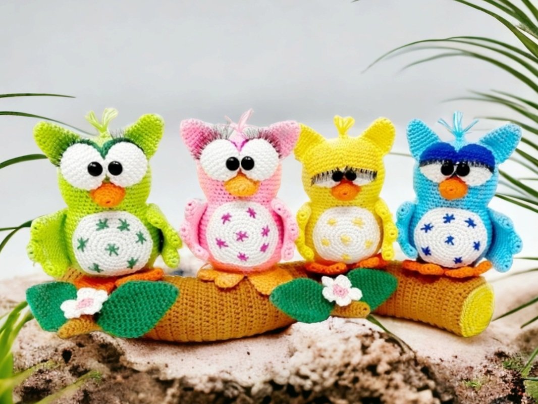 4 little owls on tree trunk  - Crochet Pattern by Diana´s kleiner Häkelshop
