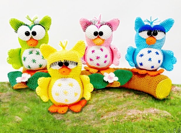 4 little owls on tree trunk  - Crochet Pattern by Diana´s kleiner Häkelshop