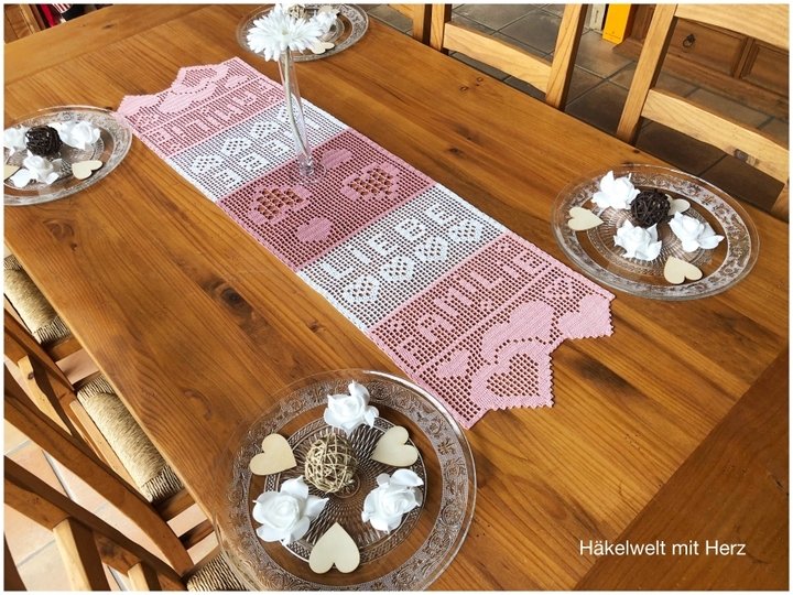 Häkeln / Tischläufer "FAMILIE ist LIEBE"