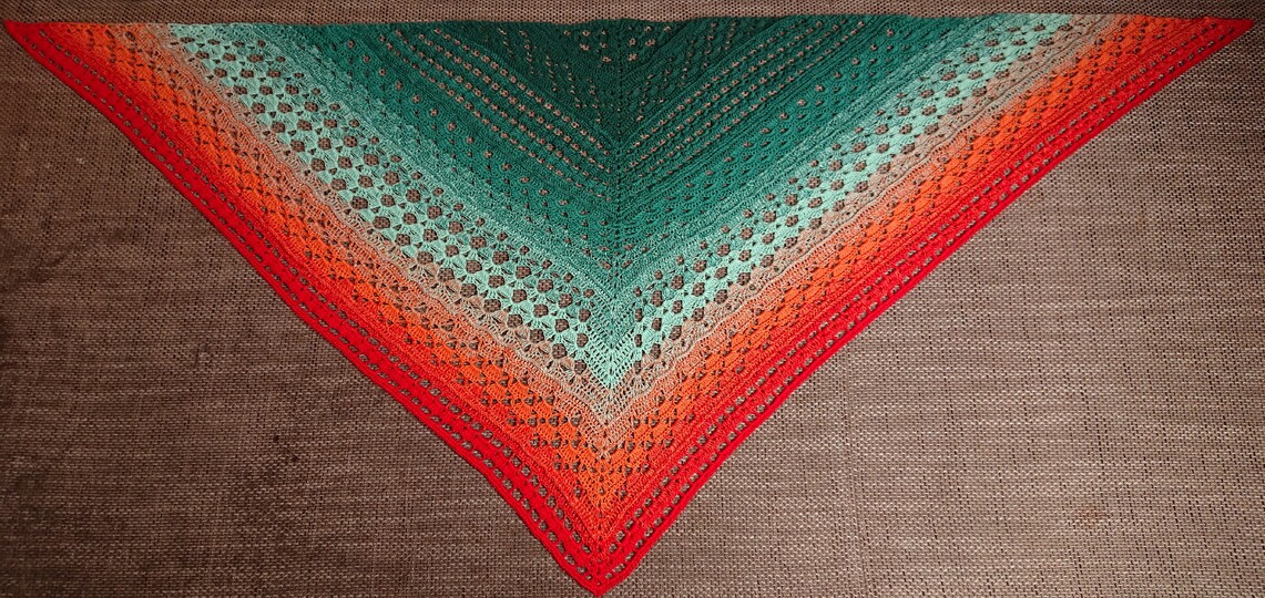 Tuch Kira häkeln Häkeltuch Dreieckstuch Schultertuch