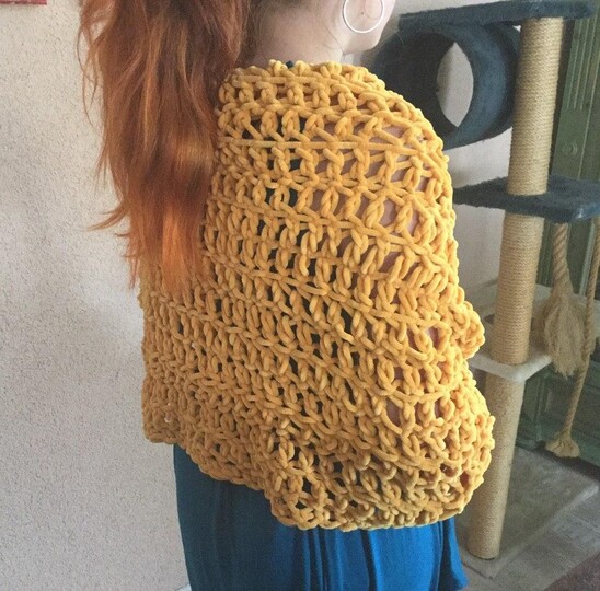 Flauschiger Loop "Goldie" Möbiusschal häkeln für Anfänger