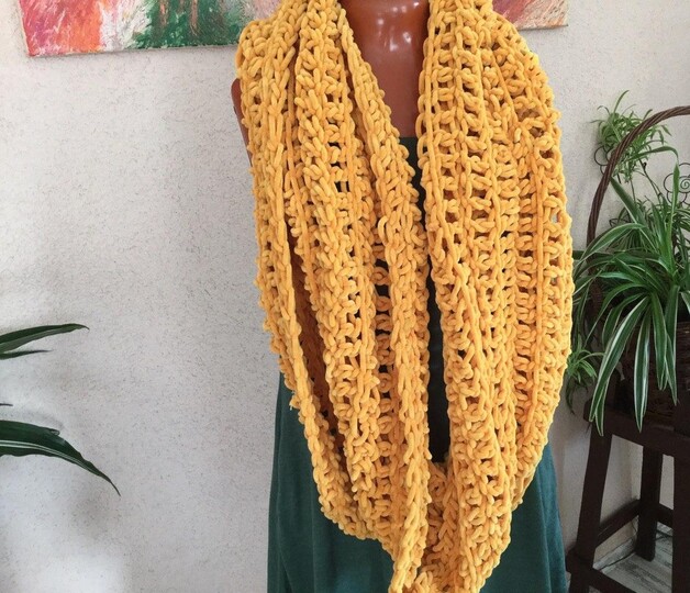 Flauschiger Loop "Goldie" Möbiusschal häkeln für Anfänger