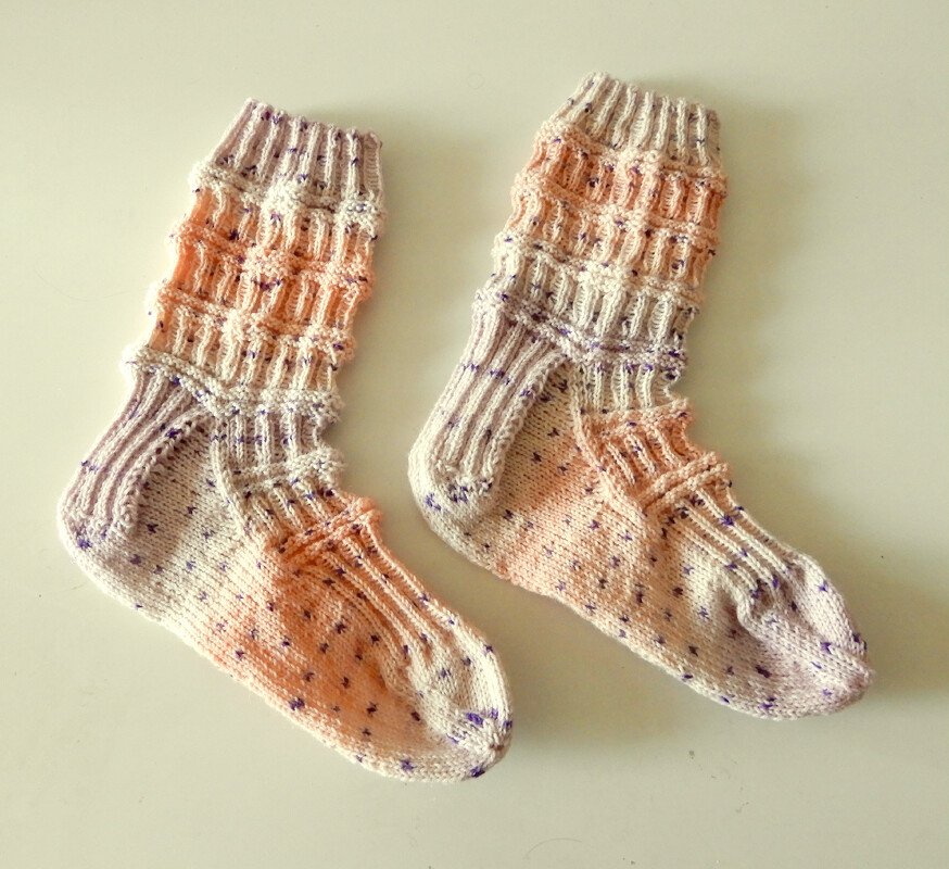 Sock knitting pattern "Hello Dotty" - Image 2
