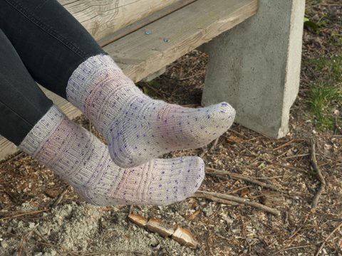 Strickanleitung für Socken "Hello Dotty"