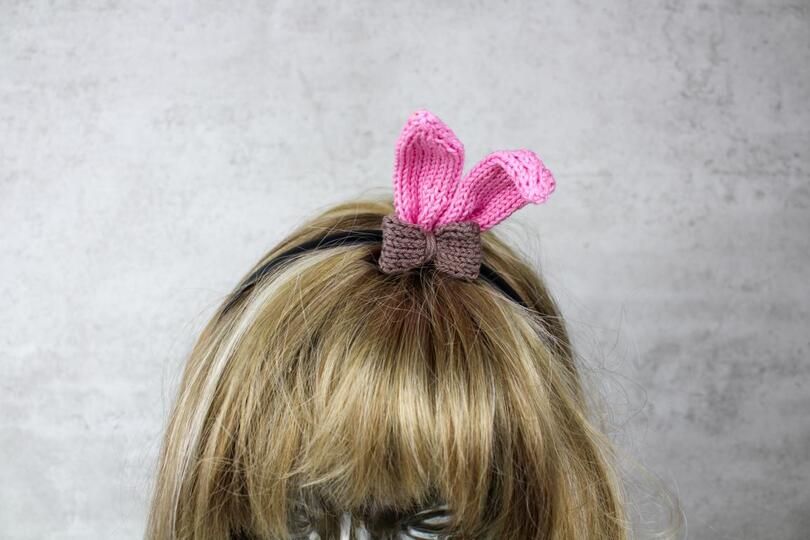 Hasen Haarspange + Haargummi + Haarreif in einer Strickanleitung.