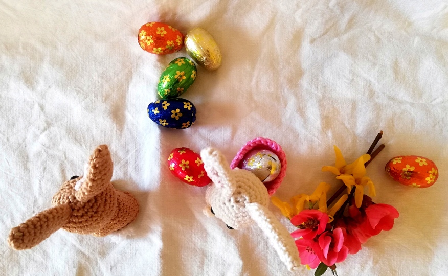 Kleine süße Osterhäschen. Als Fingerpuppe oder Deko geeignet.