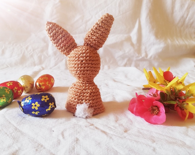 Kleine süße Osterhäschen. Als Fingerpuppe oder Deko geeignet.