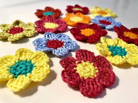 Häkelanleitung für kleine Blume - schnell fertig - auch für Anfänger geeignet