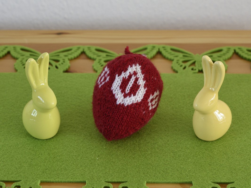 Anleitung: Rotes Osterei mit weißer Bordüre in Groß