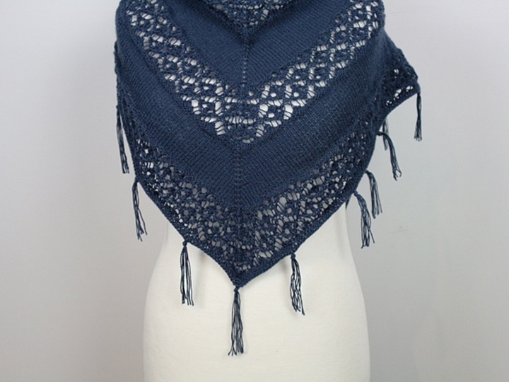 Strickanleitung Dreieckstuch stricken – leichtes Boho Tuch mit Lochmuster