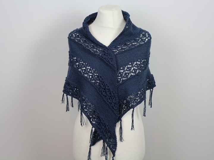 Strickanleitung Dreieckstuch stricken – leichtes Boho Tuch mit Lochmuster