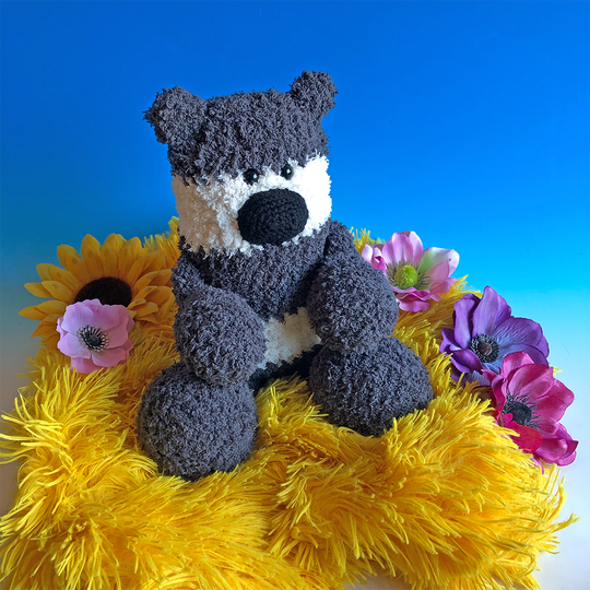 Häkelanleitung für einen kuscheligen Lazy Bär Amigurumi