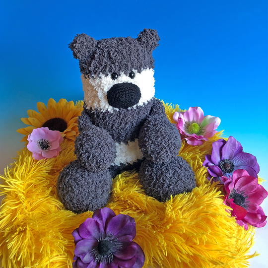 Häkelanleitung für einen kuscheligen Lazy Bär Amigurumi