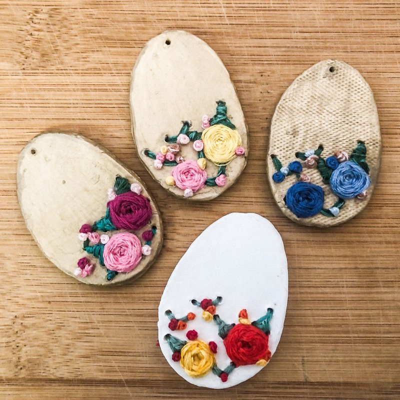 Osterei modellieren und mit Blumenmuster von Hand besticken - Bild 2