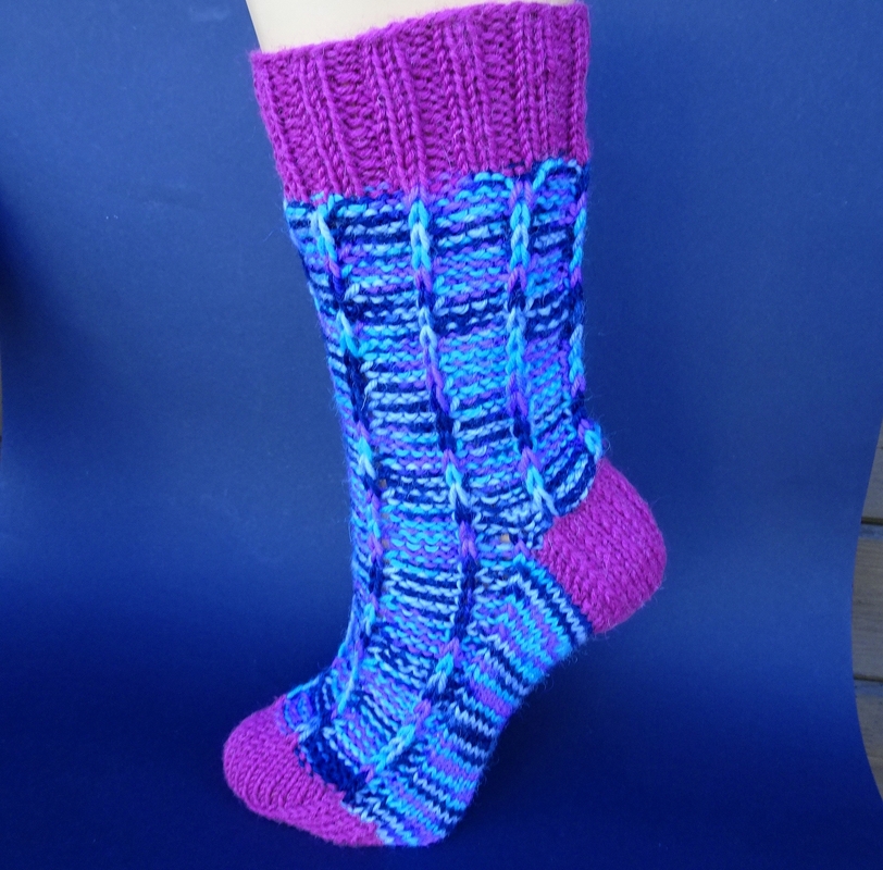 Strickanleitung für Socken mit dekorativem Muster, Gr. 38/39