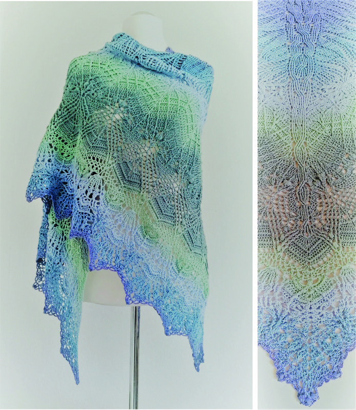 Gehäkeltes Dreieckstuch in Blau-Grün mit Spitzenmuster auf Schneiderpuppe