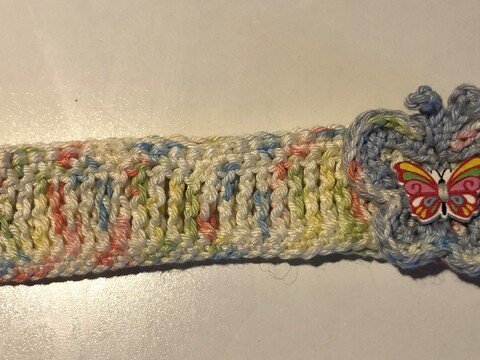Stirnband für Babys mit süßem Schmetterling– Häkelanleitung