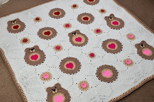 Be my Valentine Bear crochet blanket pattern - Image 2
