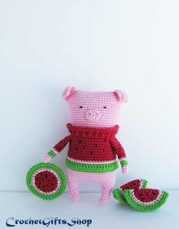 Amigurumi Piggy in sweater