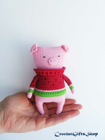 Amigurumi Piggy in sweater