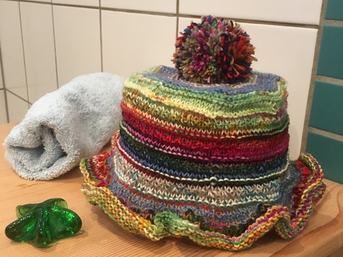 Anleitung Ein bisschen behütet - Ein Hut für Klopapier