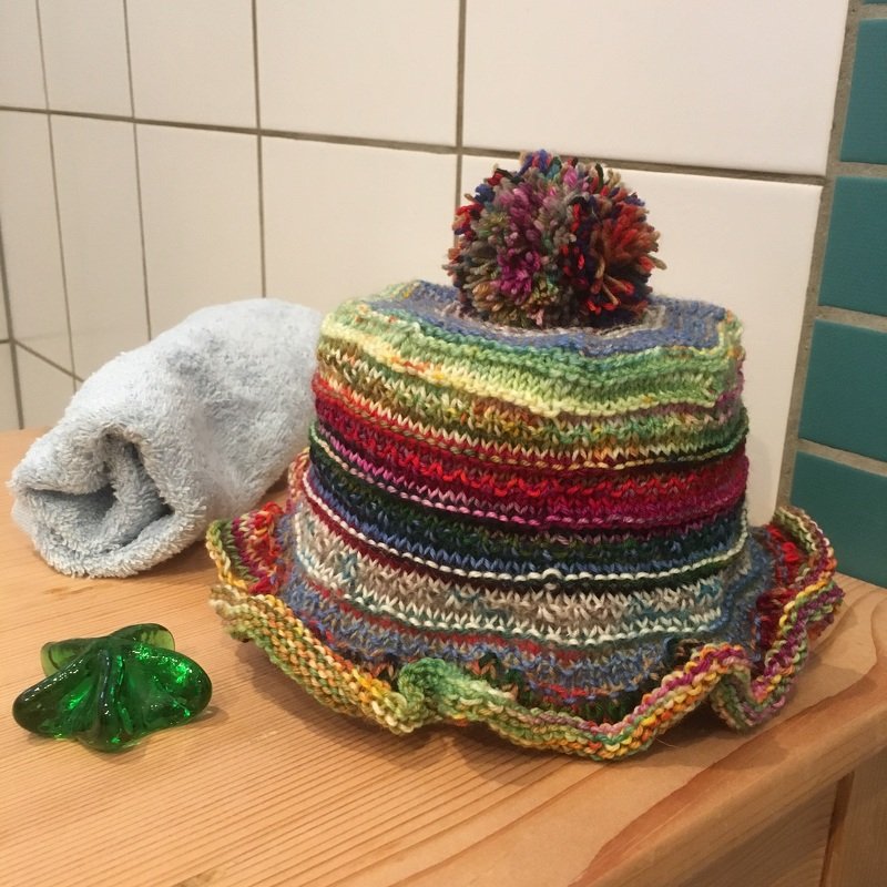 Anleitung Ein bisschen behütet - Ein Hut für Klopapier